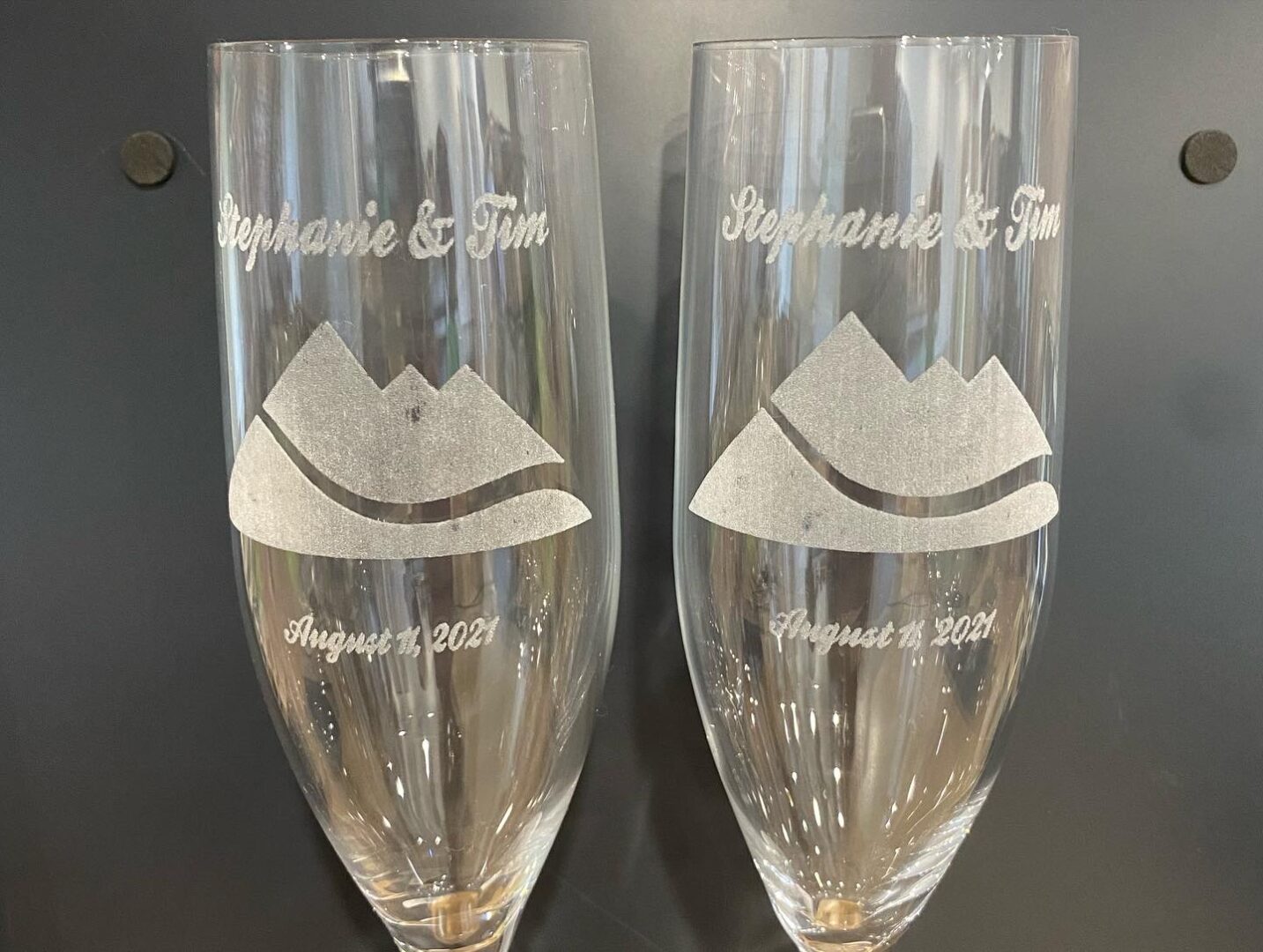 wine glasses with engraving